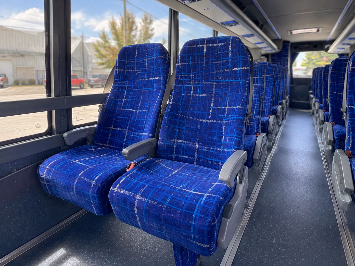 laredo airport shuttle bus rentals for private groups